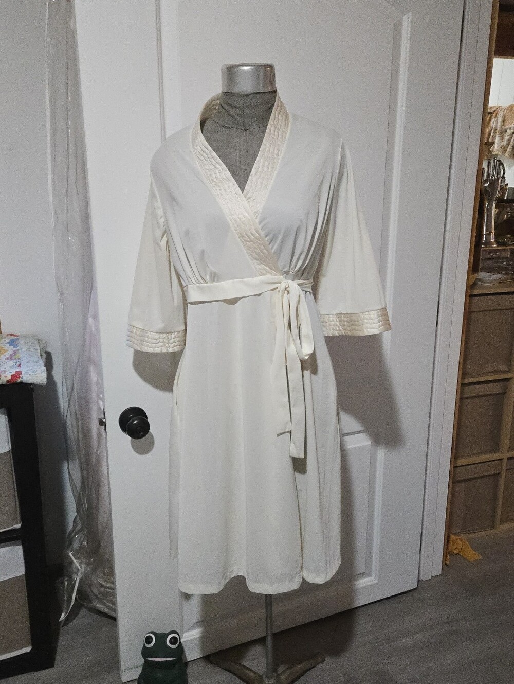 Vintage VAL MODE Cream White Nylon Robe, SIZE M